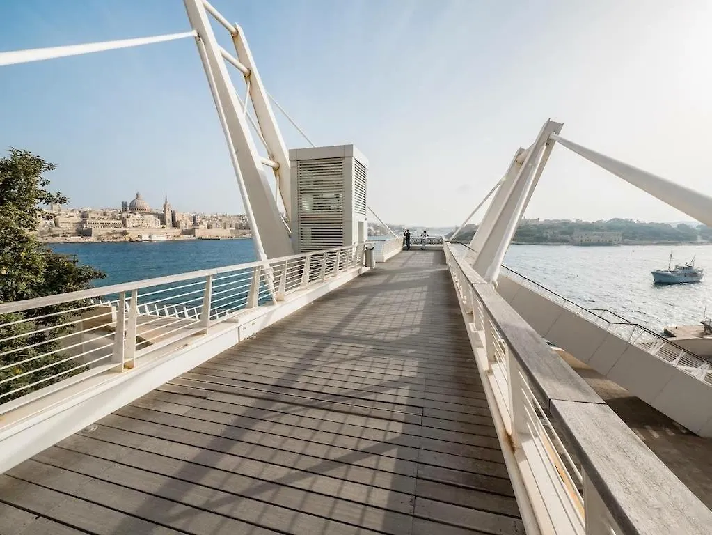 Super Luxury Apartment In Tigne Point, Amazing Ocean Views Sliema